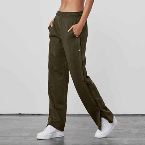 ALO Yoga Courtside Tearaway Snap Pants | XS - Picture 8 of 9
